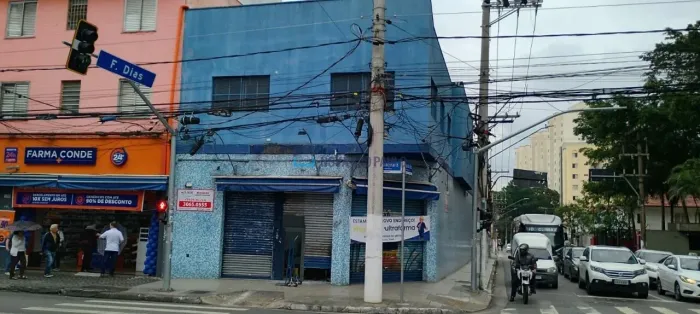 Loja comercial para locação com 600m² de área útil no metrô Saúde.