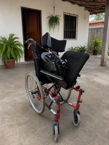 Vendo cadeira de rodas