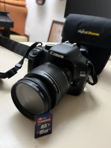 Câmera fotográfica e filmadora Canon EOS 550D