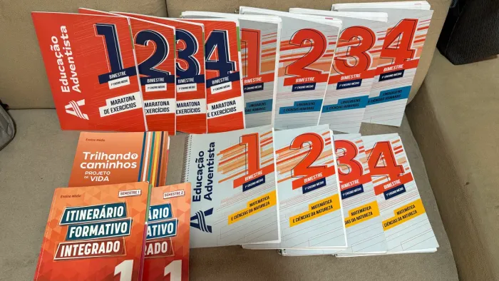 Livros Colégio Adventista - 1o ano/ ens Médio  