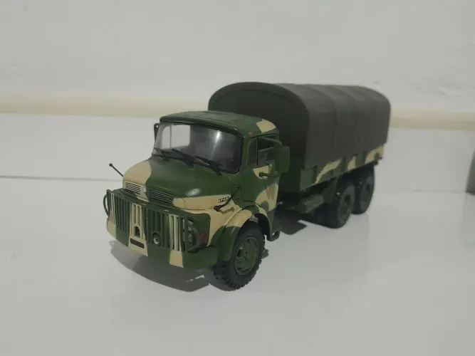 Miniatura caminhão 1213 camuflado