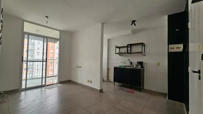 Oportunidade no Caminhos da Barra- 2qts andar alto e sol manhã.