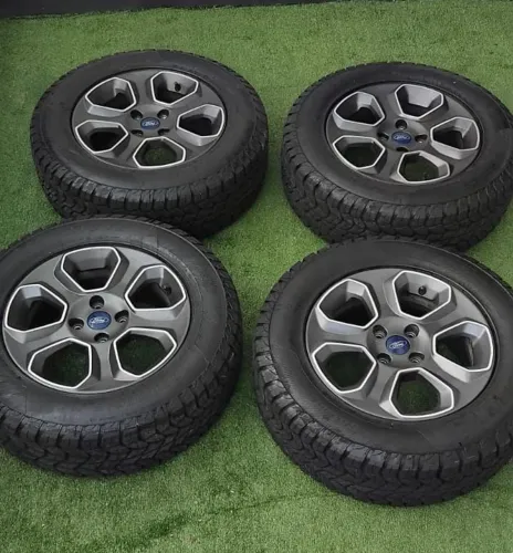 Vende se 4 Rodas completas com Pneus, R16- 215/65, usados por pouco tempo.