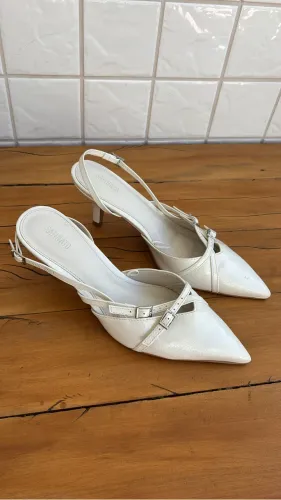 Slingback branco seminovo