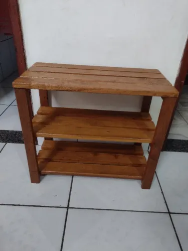 Sapateira nova em madeira de lei