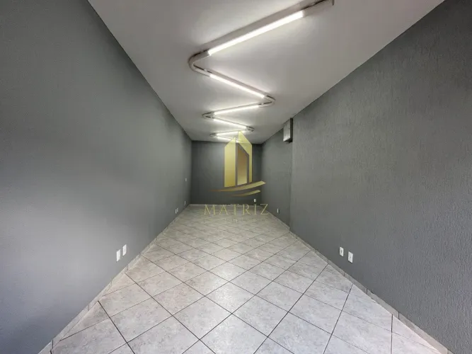 Vende barracão prox da Adhemar de Barros