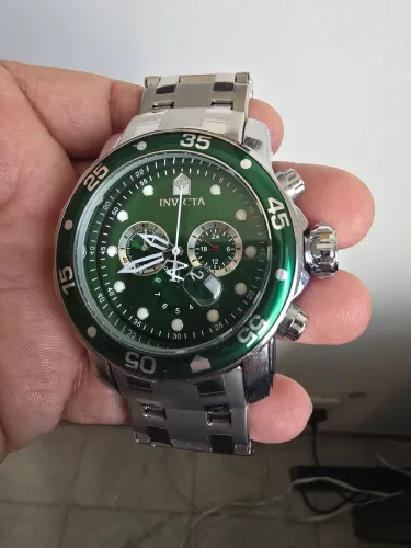 Relógio invicta verde