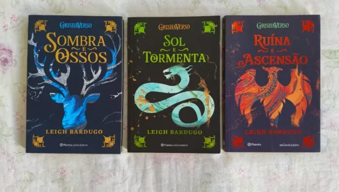 Sombra e Ossos - Trilogia Grisha (3 Livros)