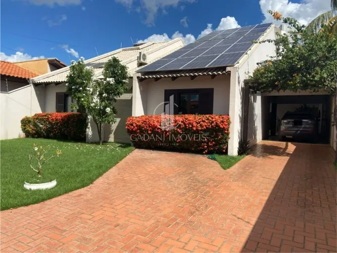 CASA COM 04 QUARTOS Á VENDA POR R$ 2.300.000,00 NO CENTRO EM SINOP/MT - GADANI IMÓVEIS