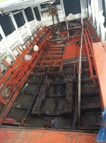 Vendo barco sem o motor