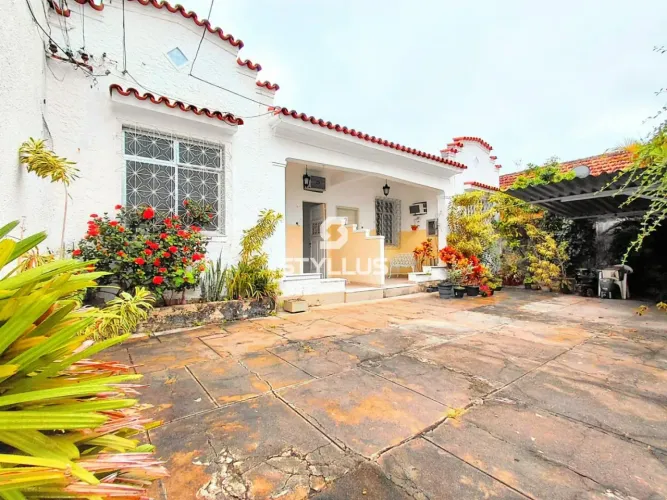 Casa de Vila Linear com Quintal e Vaga em Lins de Vasconcelos! RO01X