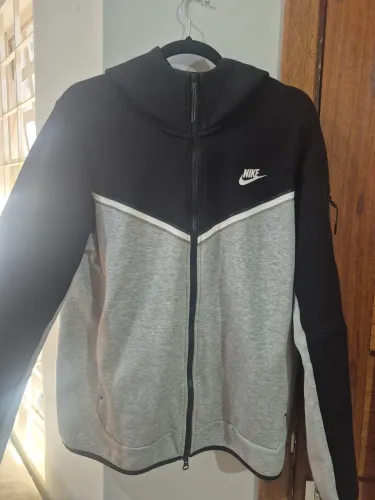 JAQUETA NIKE TECH FLEECE ORIGINAL PRETA E CINZA