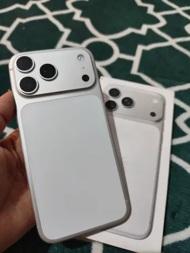 Vendo iPhone 17 pro Max novo pouco tempo de uso
