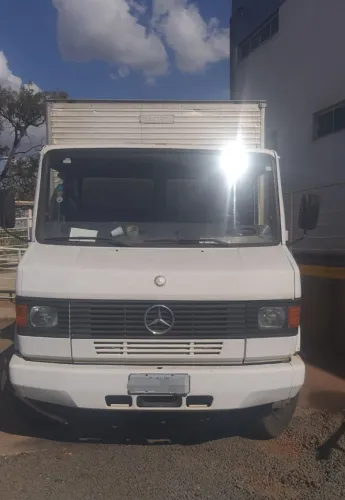 Mercedes 710 2009 Baú