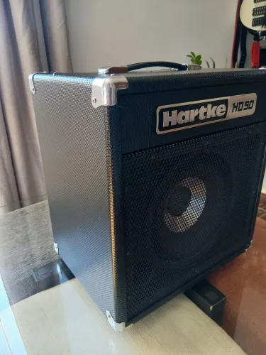 Cubo amplificador de baixo hartke HD50