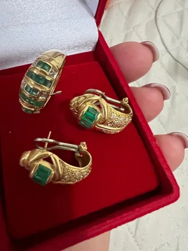 Conjunto em ouro 18 k com pedras em diamante e esmeralda