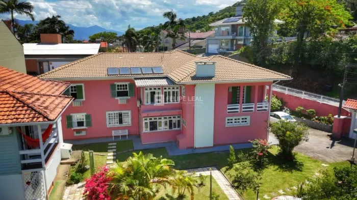 Casa em Ponta de Baixo - São José