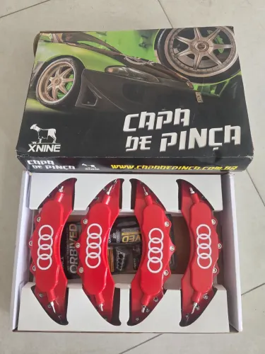 Jogo Capa de Pinça de Freio Audi Vermelha XNine - 4 Peças (Novo na Caixa)