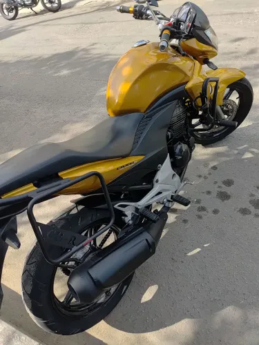 Honda CB300 muito nova!