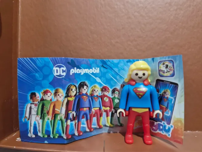 Super girl playmobil kinder ovo