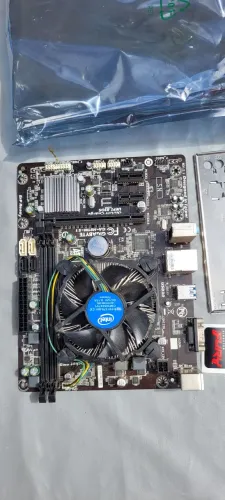 Placa mãe Gigabyte H 81MS -1, com cooler, memória e processador com defeito