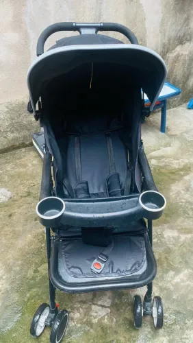 Vende sim carinho de bebê