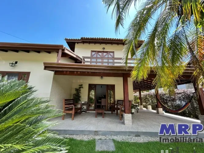 Casa em Ubatuba, com 4 dormitórios , condomínio fechado com piscinas e área de lazer compl
