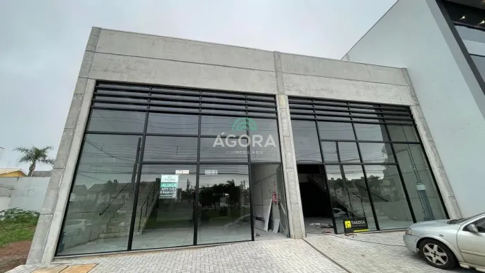 Loja comercial com 185m², estacionamento em frente