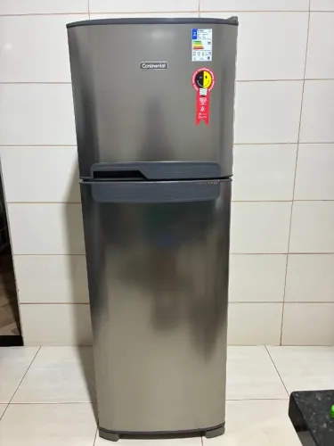 Geladeira Continental Frost Free, Semi nova. 220V