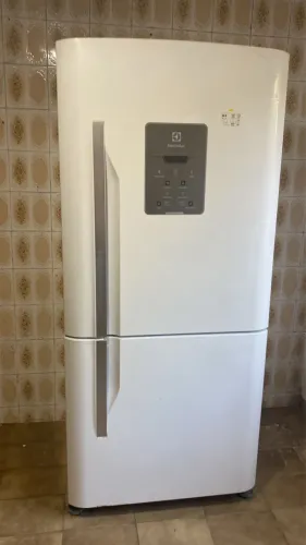 GELADEIRA ELETROLUX 596L