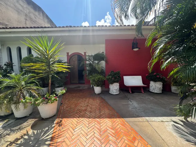 Casa Barão do Mamoré - 14,90 X 30m2, cerca de 230m2 e muito potencial em Guamá/Cremação