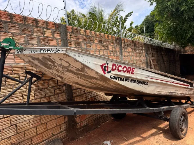 Vendo canoa ,carroça e motor
