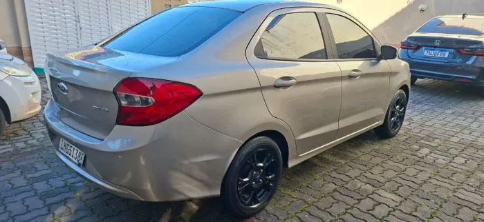 Ford KA+ Sedan 1.5 SEL 16V Flex 4P 2015