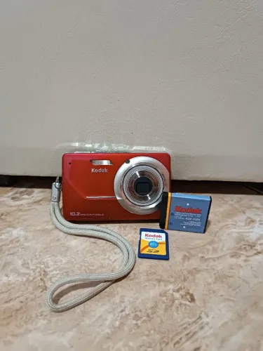 Câmera digital vermelha