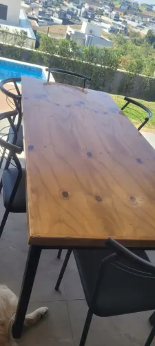 Mesa de madeira com 6 cadeiras