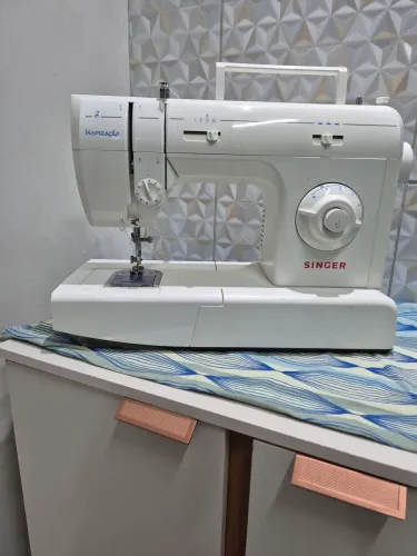 Maquina de costura singer impecável