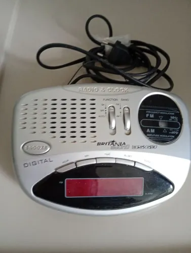 Radio relogio despertador digital