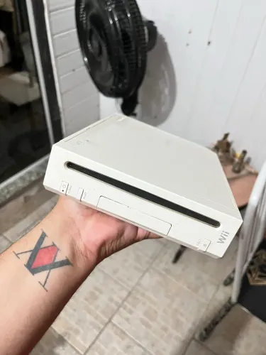 Nintendo Wii DESBLOQUEADO com Nunchuck (sem Wiiremote)