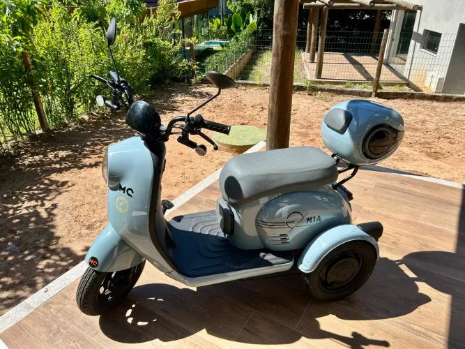 Triciclo elétrico pouquíssimo uso