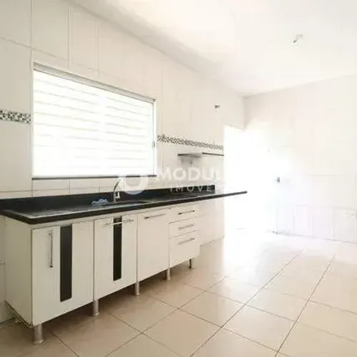 Casa residencial disponivel para locação no bairro Presidente Roosevelt.