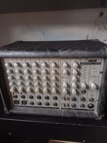 Cabeçote NCA potente 250 RMS 6 canais