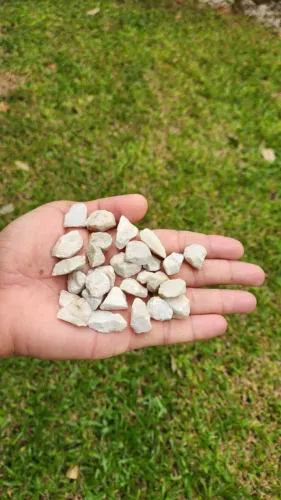 Pedra branca 10 sacos de 20kg cada