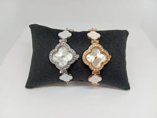 Relógio Pulseira Trevo Cravejados em Strass Dourado e Prateado Tendência - Novo!!!