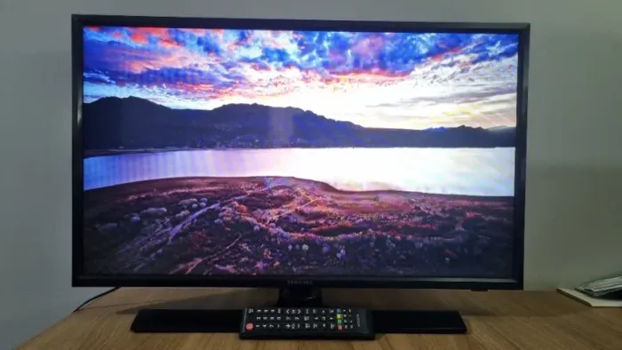 TV Monitor Samsung LED 28? - T28E310LH