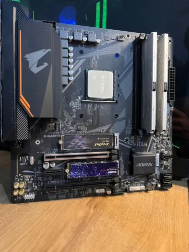 KIT RYZEN 5 5600GT+B550M AORUS +2x8 4000MHZ - Parcelo