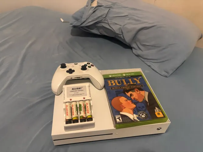 VENDO XBOX ONE S 1TB COM BULLY MIDIA FISICA MAIS JOGOS DIGITAIS