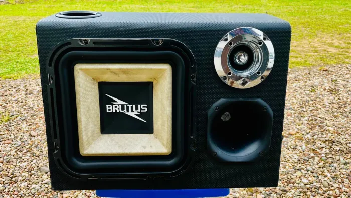 Caixa de Som Automotiva Brutus 700W - Ótimo Estado!