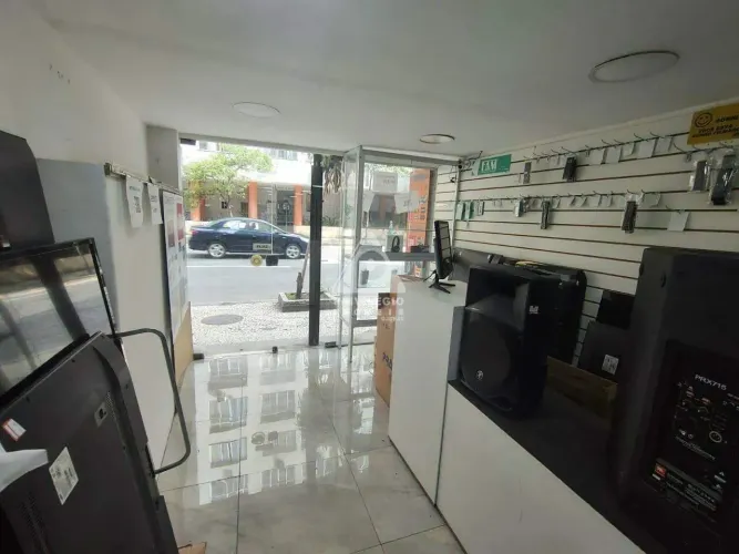 Loja Espetacular à Venda em Copacabana: 131 m² na Rua Tonelero