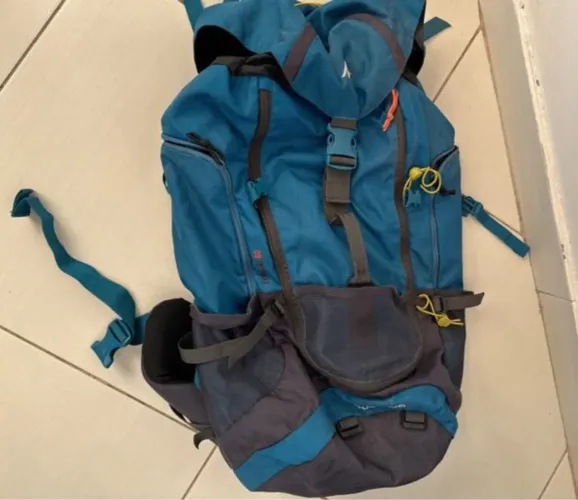 Mochila trilha quechua forclaz 60L em ótimo estado