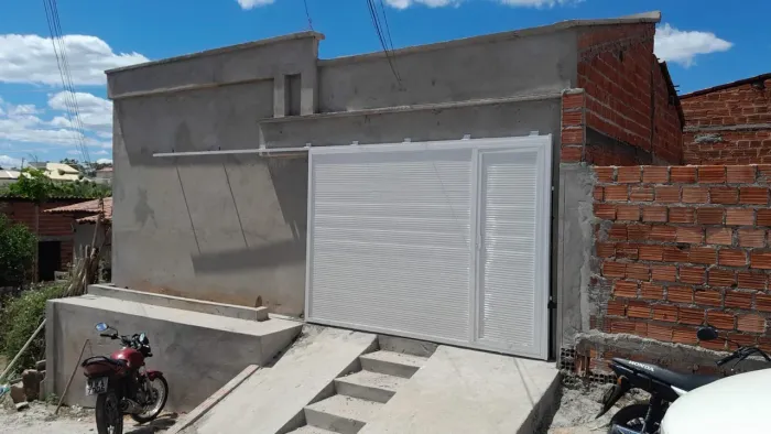 PORTÃO ALUMÍNIO BRANCO FRISADO